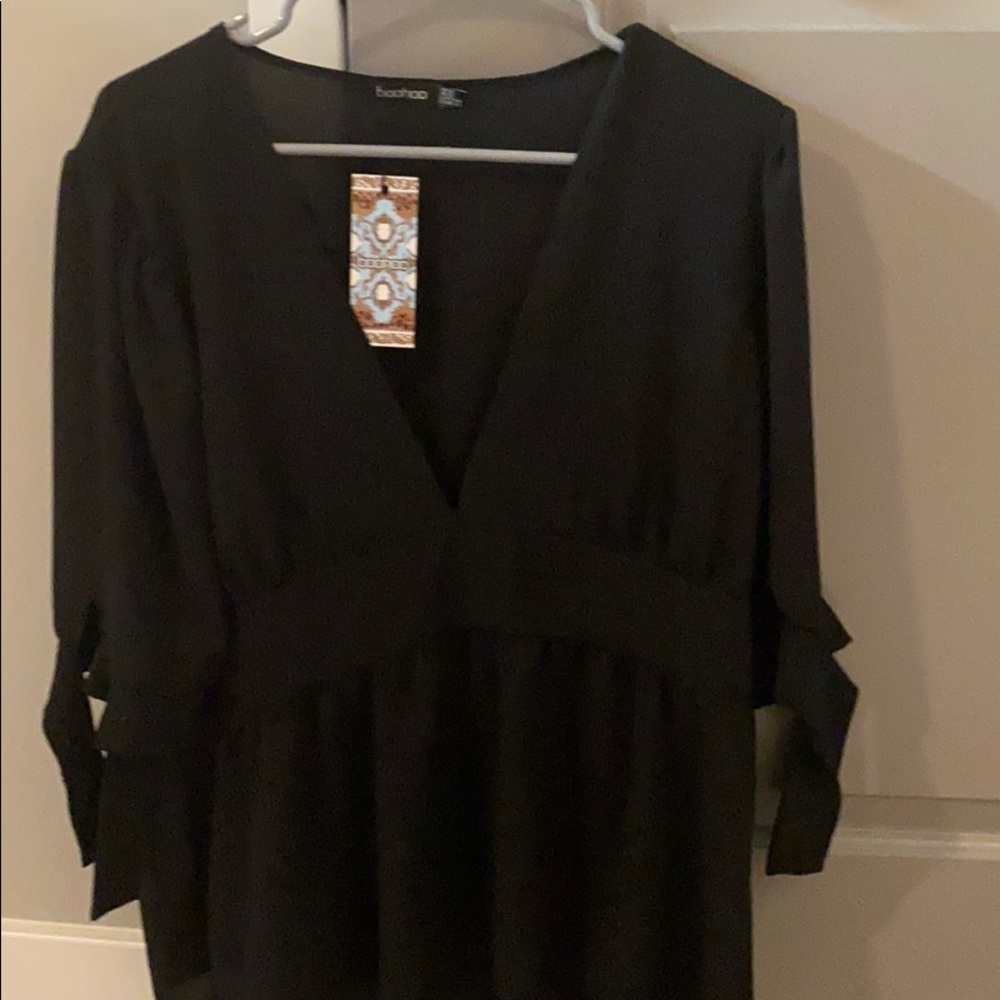 3/4 sleeve deep v-neck blouse